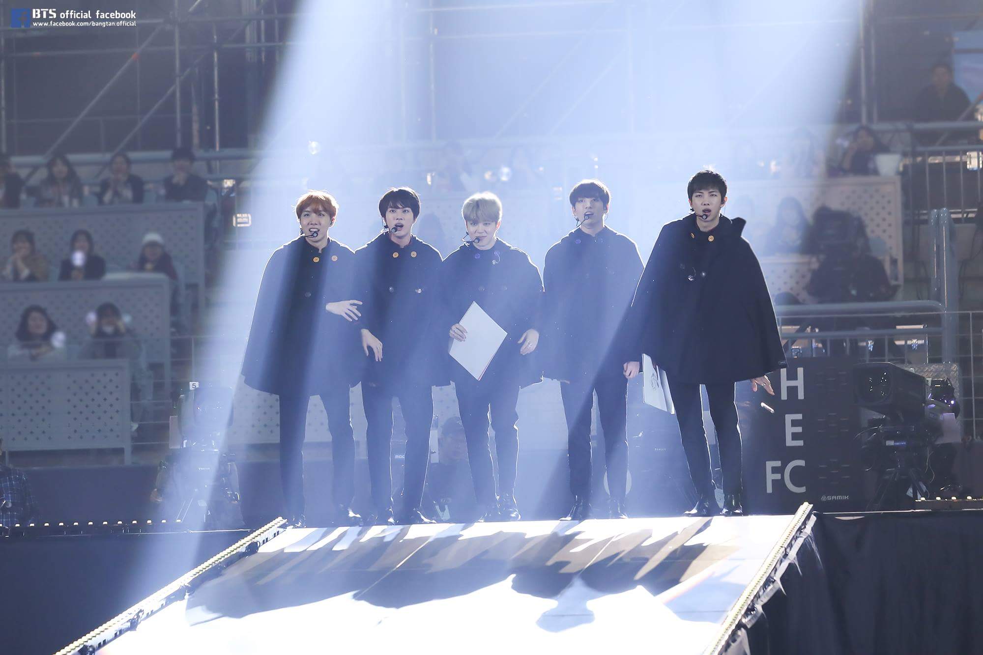 Us Bts Armyᴮᴱ Facebook 16 Bts 3rd Muster Army Zip Behind Pics Bts 방탄소년단 3rdmuster T Co Lrkprkno8b