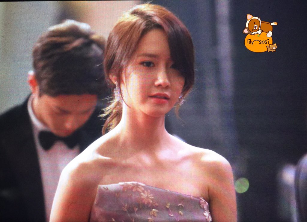 [PIC][16-11-2016]YoonA tham dự "'2016 Asia Artist Awards (AAA)" tại "Kyung Hee University Grand Peace Palace" vào tối nay CxYEtfHUsAAIxAk