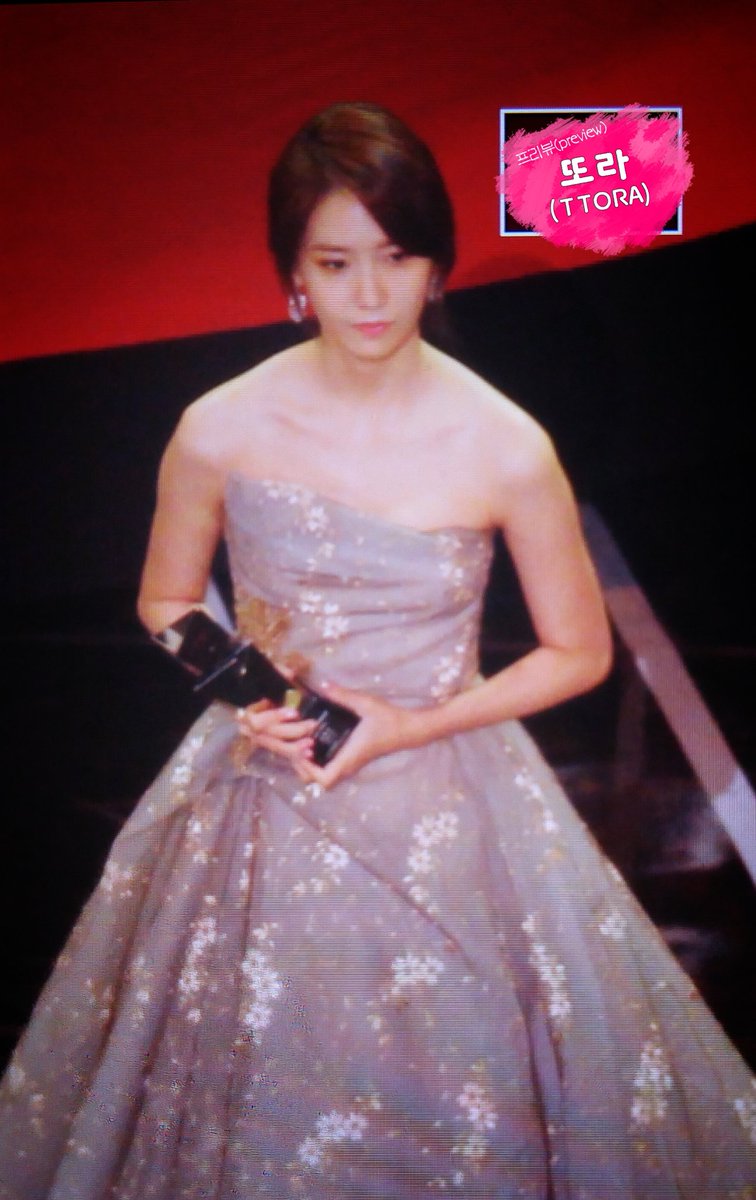 [PIC][16-11-2016]YoonA tham dự "'2016 Asia Artist Awards (AAA)" tại "Kyung Hee University Grand Peace Palace" vào tối nay CxYKQ_IUQAE6H5q