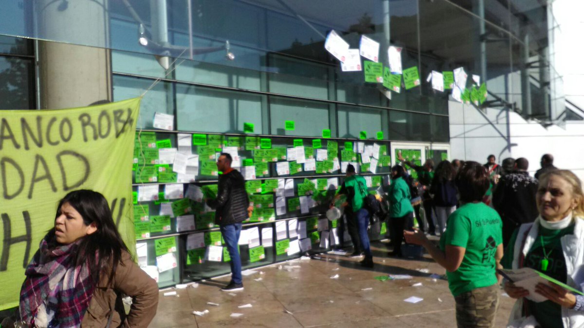 emimpahrable's tweet photo. .@PAH_Trs @LA_PAH hoy la dignidad esta en la calle y pinta un día muy verde! @BBVA_esp  tiembla.. https://t.co/F4zF5AZpdI