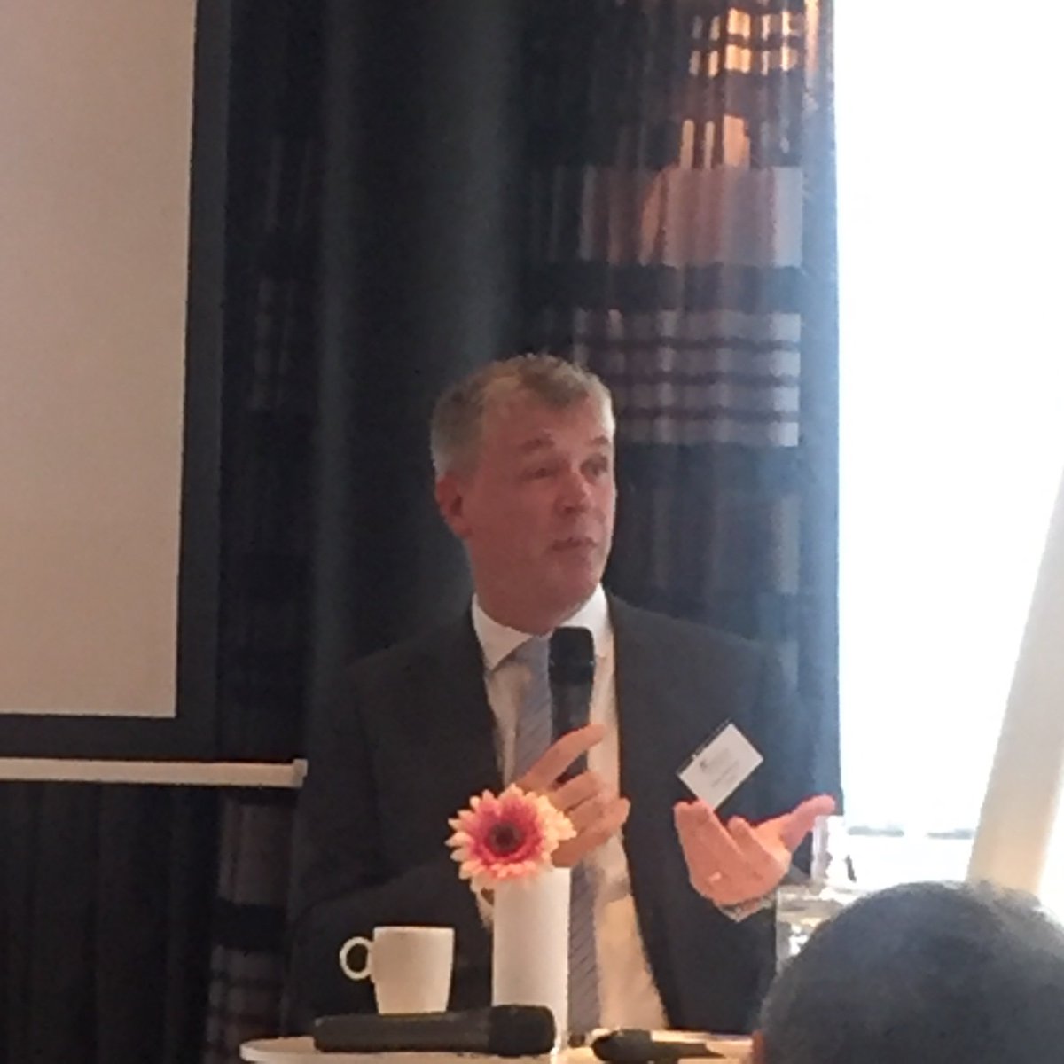 kestermeijer's tweet photo. Executive Director Cargo iQ inviting forwarders to join and actively participate and take advantage of smart data #fff2016 #cargoiq https://t.co/Ab9lPDHMn6