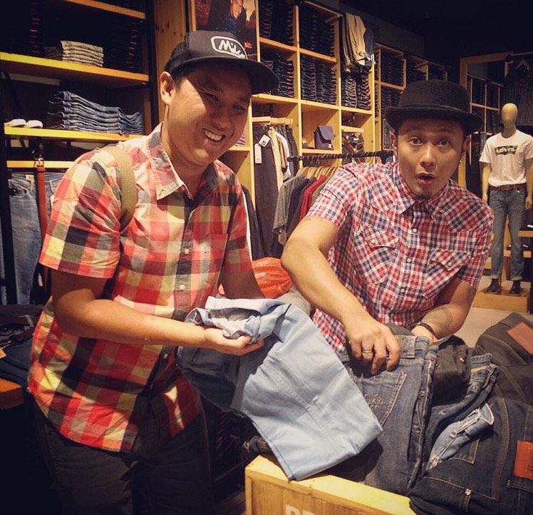 Me &amp; <a href="/BagusMikes/">bagusmikes@gmail.com</a> Recycling Our Jeans... Big Thanks to <a href="/LevisID/">TakeOver By 0x0Sadat</a> for the oportunity... Respect...    #berbagiitukeren