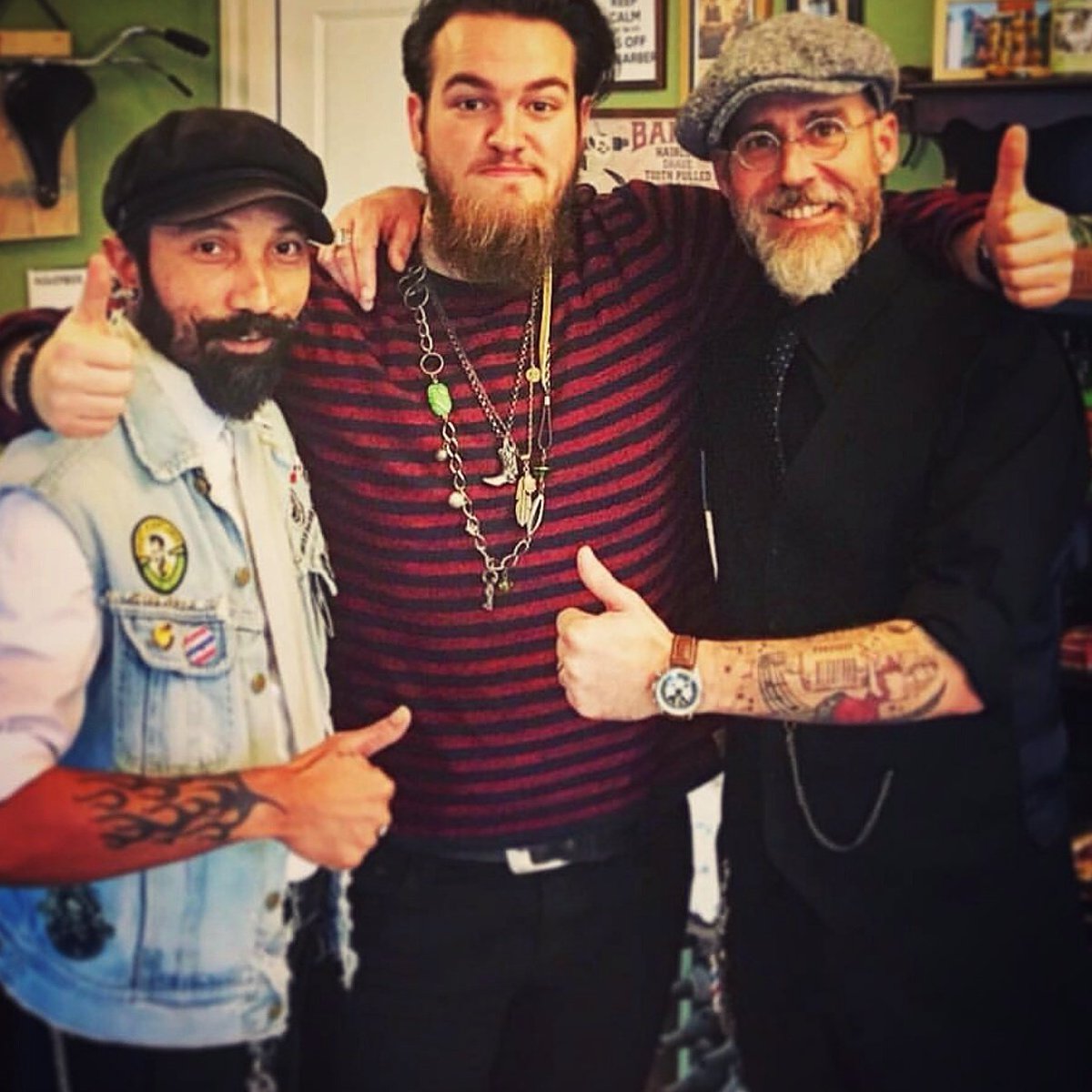 Cherry_Chop's tweet image. Klik op de link en koop die tickets! En deze ugly Barberfukkers mogen de avond presenteren! 
cacaofabriek.nl/pop/info/id/16…