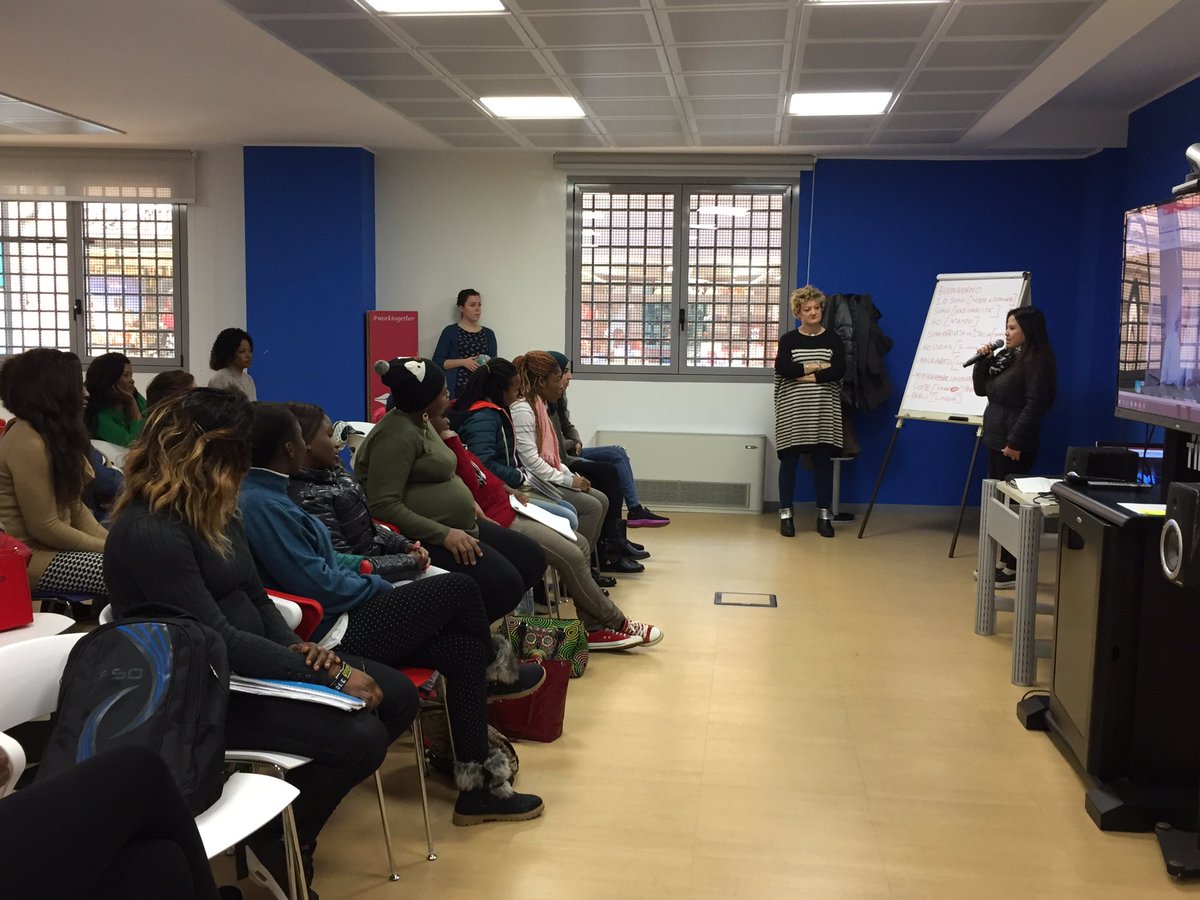 #ForeignSister @timwcap @WorkWideWomen AlfabetizzazioneDigitale per ragazze rifugiate
<a href="/lindaserra/">Linda Serra</a> <a href="/funkylotito/">Marco Lotito</a>