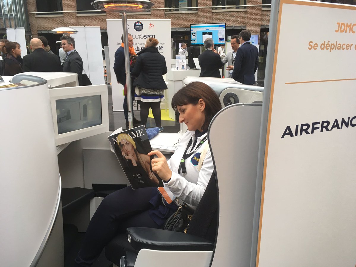 carocovarelli's tweet photo. @AirFranceFR  et innovation technologique: réalité virtuelle à bord, object connecté pour bagage et pièces d'avion #JDMC2016 #MBADMB https://t.co/MU25xhySDi