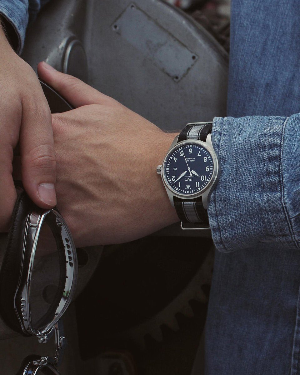 IWC's tweet photo. Pilot‘s essentials. The #IWCPilot‘s Watch Mark XVIII featuring our brand new #IWCNatoStrap. #B_ORIGINAL #IWCwatches https://t.co/CFiRWc7nEP
