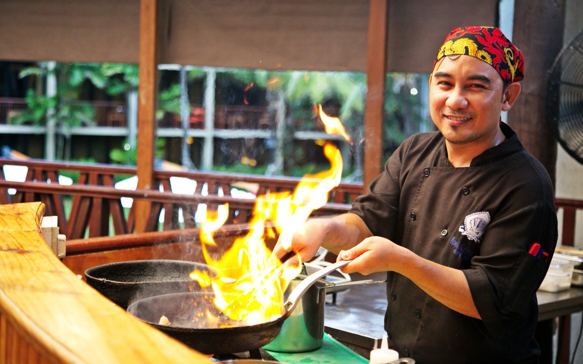 Our mouths are watering in anticipation of the taste of the delicious Asian dishes prepared by Chef Camacho…bit.ly/asianflavors