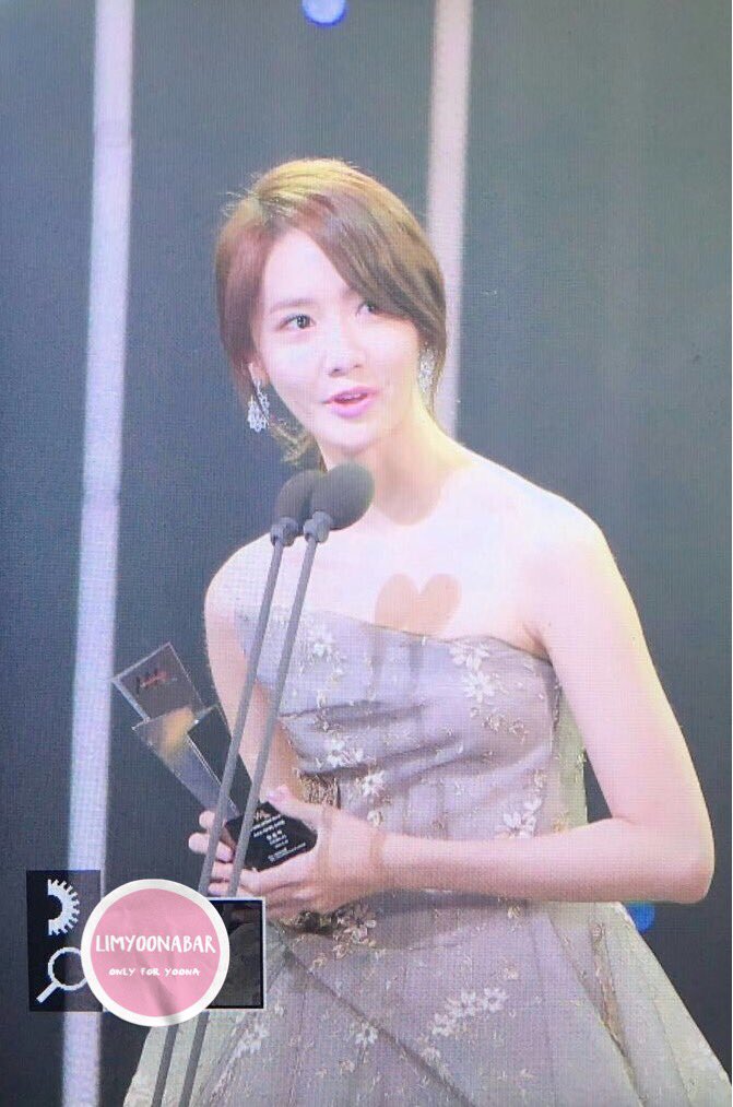 [PIC][16-11-2016]YoonA tham dự "'2016 Asia Artist Awards (AAA)" tại "Kyung Hee University Grand Peace Palace" vào tối nay CxYPi3mUoAEzBs1