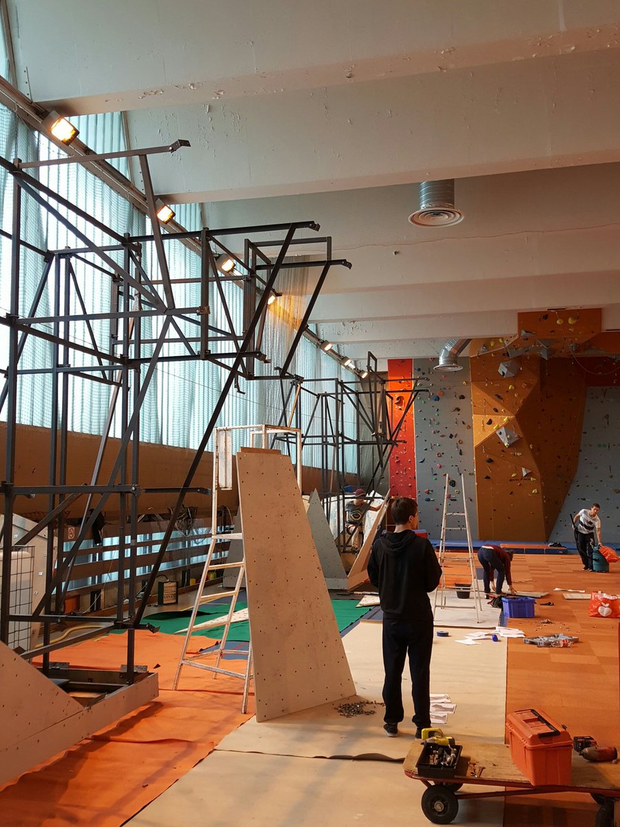 _NCV_'s tweet photo. Dėbut du montage des blocs de coupe de monde pour la #NCV2016 et les #CVG2016 ! @centralesupelec https://t.co/Pt47Ypcc9R