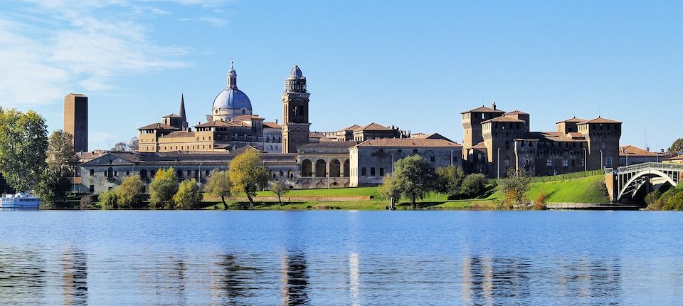 ItalyMagazine's tweet photo. A town that many people overlook, Lombardy's #Mantova or "Sleeping beauty" is this year's Italian Capital of Culture https://t.co/KK6dnlmCwa https://t.co/WlFpJqEUyj