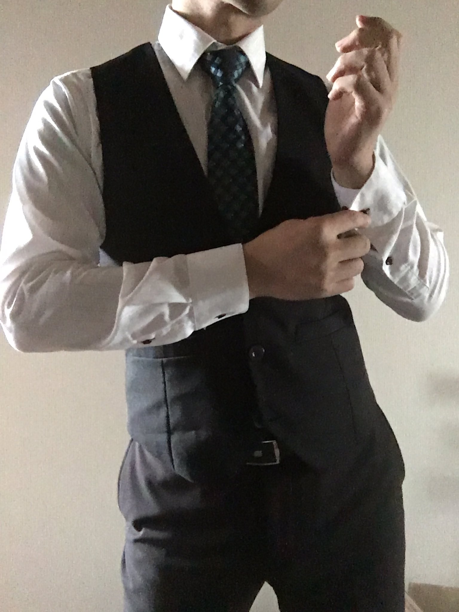 まこ立会人 袖のボタンを留める仕草 細かすぎて伝わらない個人的フェチズム まこ立会人 袖のボタンを留める仕草 細かすぎて伝わらない個人的フェチズム