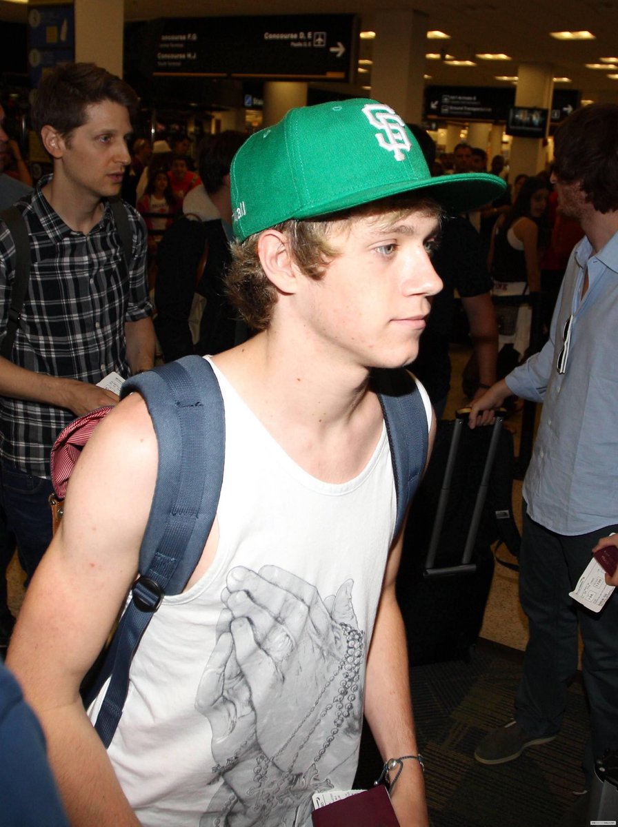 2012niallpics's tweet photo. July 2, 2012 - At the airport in Miami, Florida https://t.co/t9hDVbMR7I