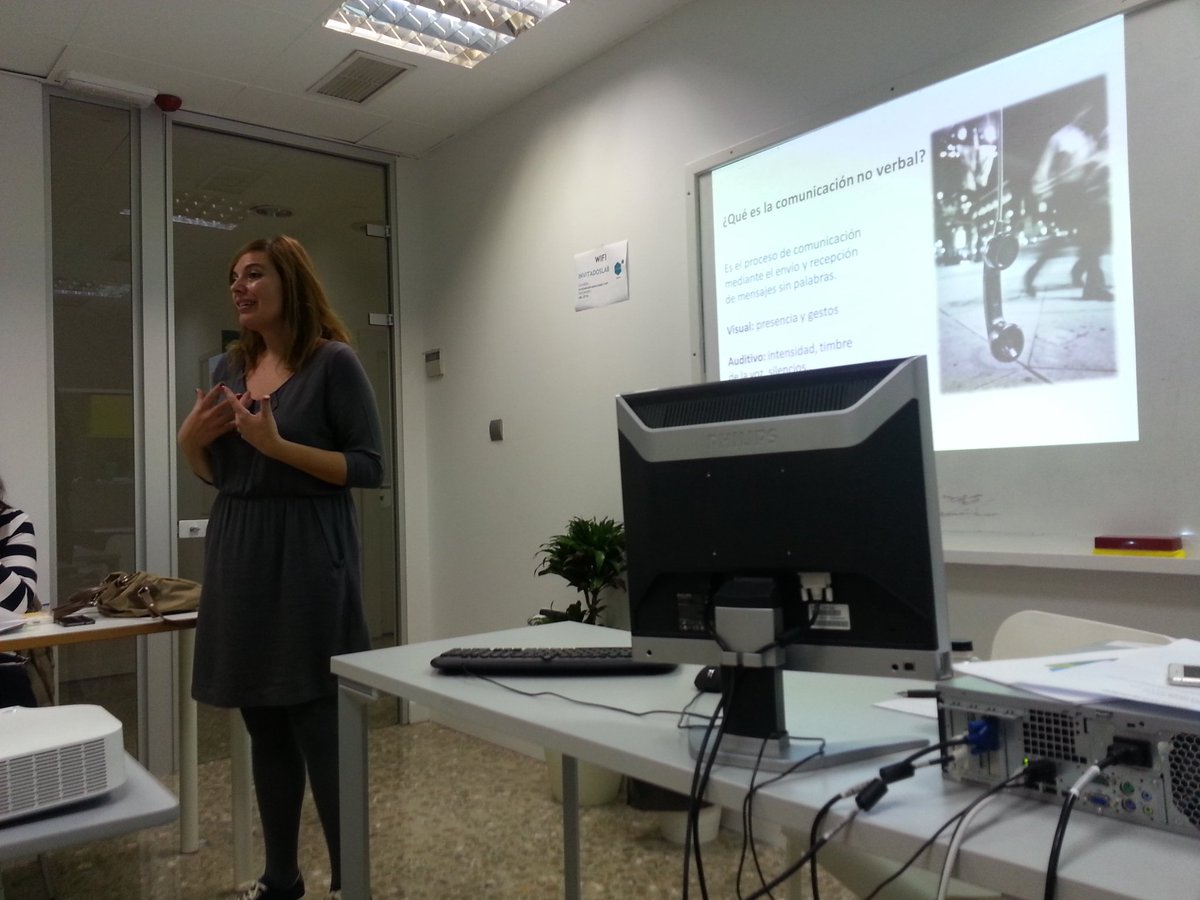 merche_juan's tweet photo. En #ExploratuTalento preparándonos para hablar en público con @CeliaDominguezR . Fundamental en entrevistas de trabajo #valencialab https://t.co/XgcI5qAGMm