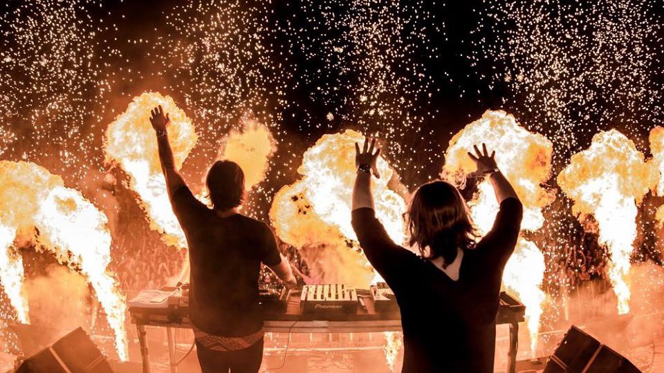 WeAreAxIng's tweet photo. 🔥🔥🔥🔥🔥 #Axwell #Ingrosso #AxwellIngrosso #WeAreAxIng #PyroPete #follobackinstantly #l4l #follo4follo https://t.co/q6sKwLSNME