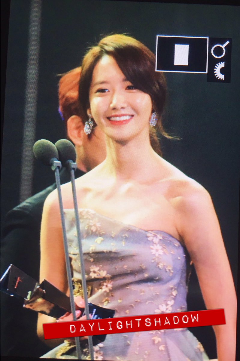 [PIC][16-11-2016]YoonA tham dự "'2016 Asia Artist Awards (AAA)" tại "Kyung Hee University Grand Peace Palace" vào tối nay - Page 2 CxYY13vVEAA21aT