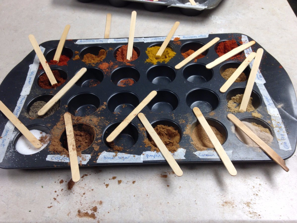 girlguidesofcan's tweet photo. Fun way to ignite girls' #creativity: ask them to invent & market their own potato chip flavours! https://t.co/rEnIGJT4Ud #GuiderTip https://t.co/FULDmTo7XH