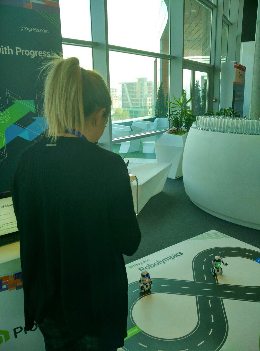 tsvetinavt's tweet photo. #ProgressAtISTA #IstaCon2016 #enjoingrobots https://t.co/87r3BKUG8x
