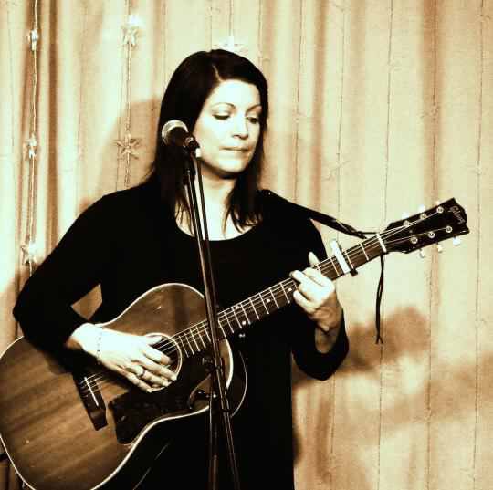 Tonight! The Famous Albert Unplugged with very special guest artist EDWINA HAYES!
It's going to be an evening not to be missed #lovemusic