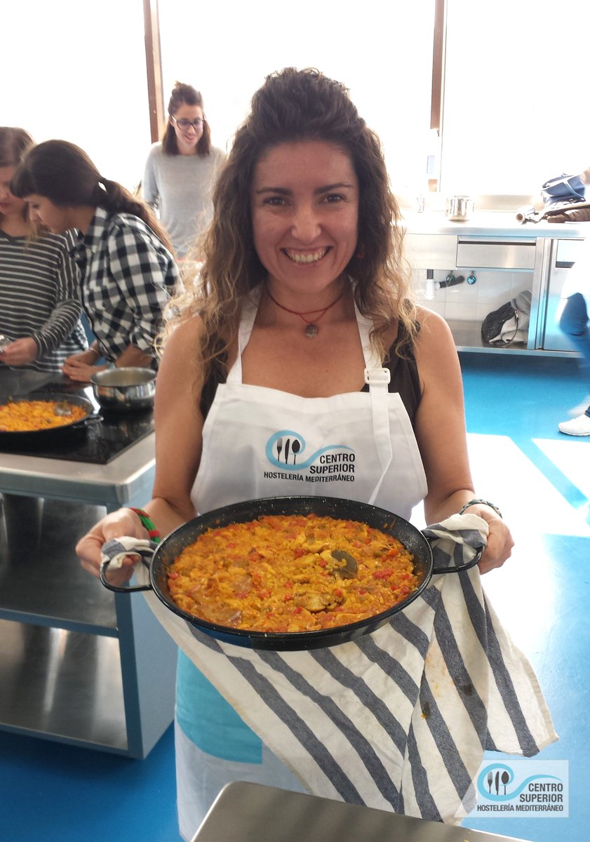 centro_cshm's tweet photo. Mañana especial en el @centro_cshm #CSHMMadrid con nuestros cocineros amateur realizando un Taller de arroces #TallerCSHM #Arroces #Paellea https://t.co/XgOvckIhkx