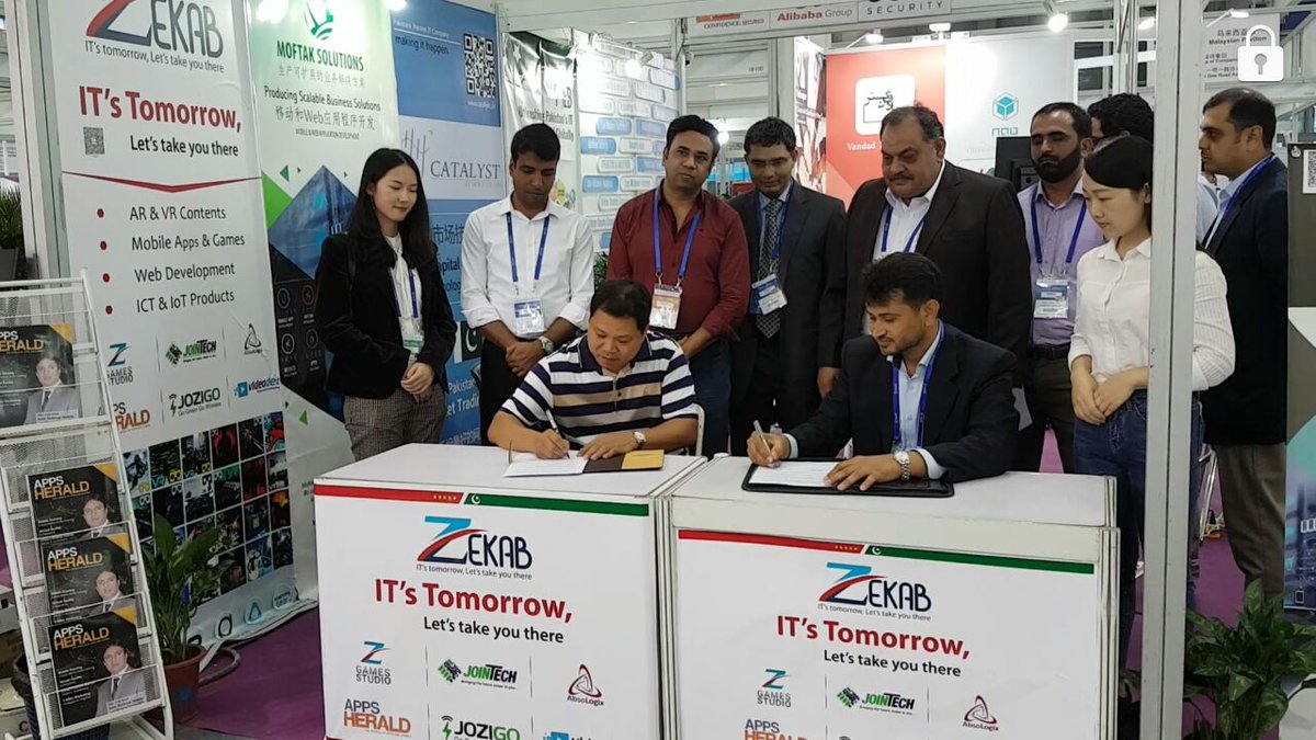 RafiqueAhmedQ's tweet image. Signing MOU with chinese co. XINMAC Technology Ltd. at #ChinaHiTechFair in Shenzhen, China. @CathayPak @zlj517 @CPEC15 @betterpakistan @AQpk
