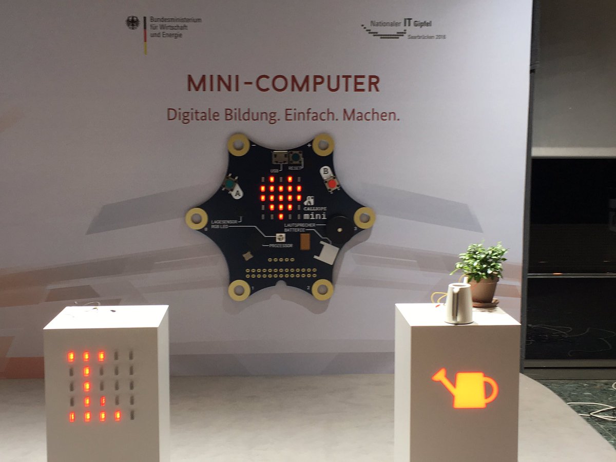 microB_know's tweet photo. Auf dem dt. IT-Gipfel im Saarland 16.11.vorgestellt: #CalliopeMini MicroBit kompatibler #MiniComputer für Bildung, Ausbildung @CalliopeMini https://t.co/FPtKjhPI6n