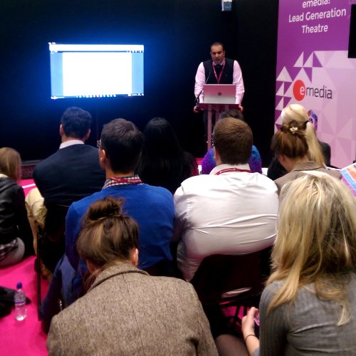 Chat_Ninjas's tweet photo. Inzar speaking @IntegratedLDN, if you missed his presentation on #proactive #LeadGeneration download it here https://t.co/yfa8Ak8Oj4 https://t.co/Xtdfya8MlN