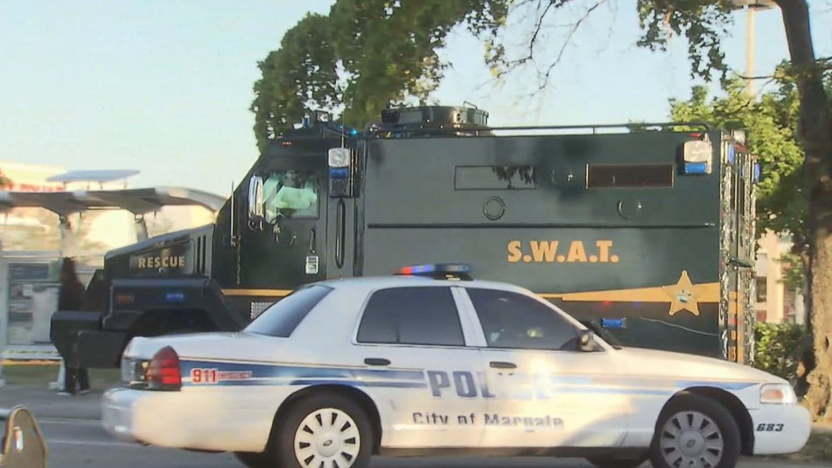 SWAT SITUATION: Deputies make arrest in North Lauderdale. bit.ly/2fgk25T?utm_me… https://t.co/fNuEZxD1Tf
