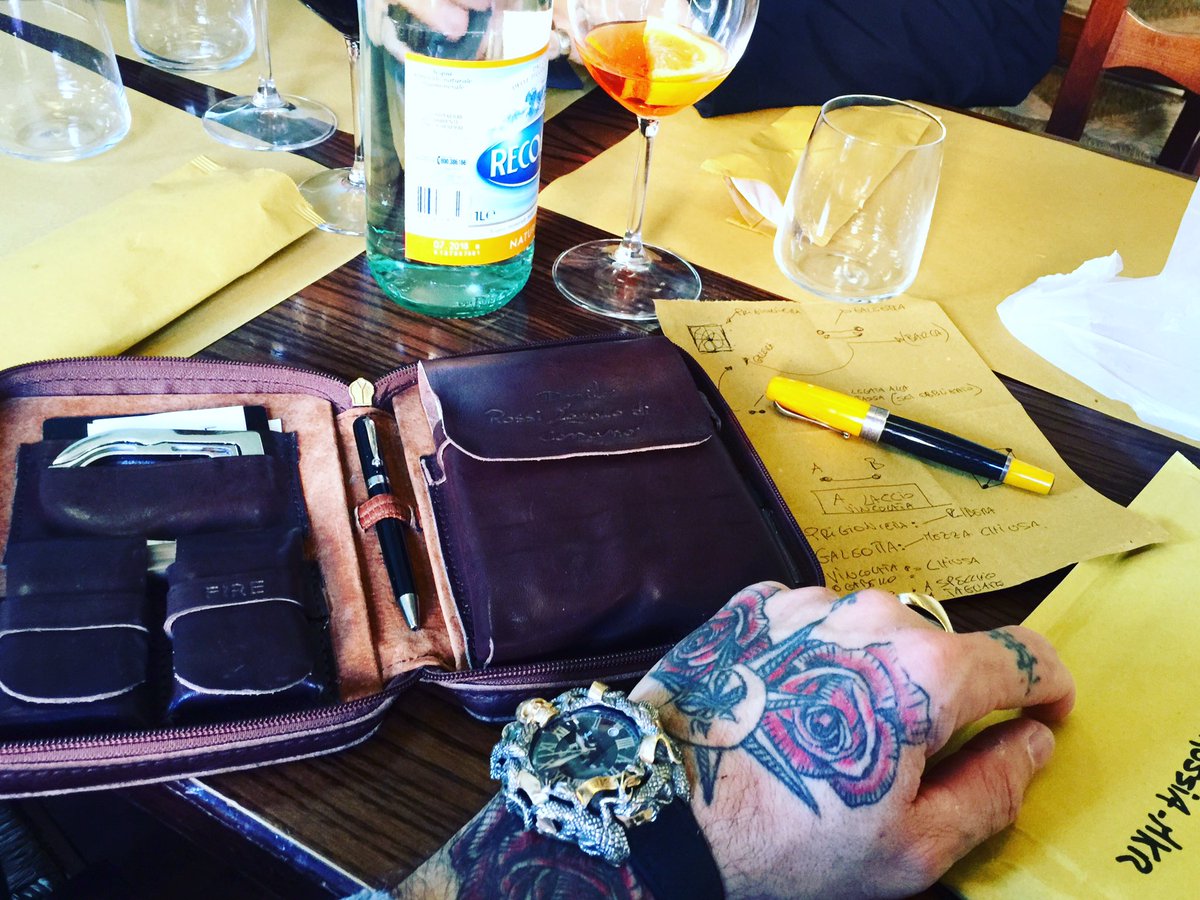 LajoloRossi's tweet photo. @Work @Lajolo rossi #montegrappaitalia @Montegrappa1912 #chaoswatch #my Funtain pen #LajoloSystem elegance is an attitude https://t.co/i80brzup8R
