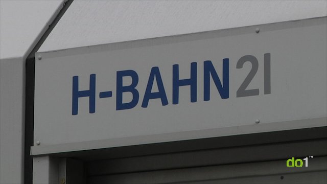 do1tv's tweet photo. Testweise fuhr die #H-Bahn auch samstags. Jetzt ist Schluss damit. Woran das liegt, seht ihr im aktuellen #Newsflash https://t.co/lyhEoygZmO https://t.co/8w9HTFBRIL