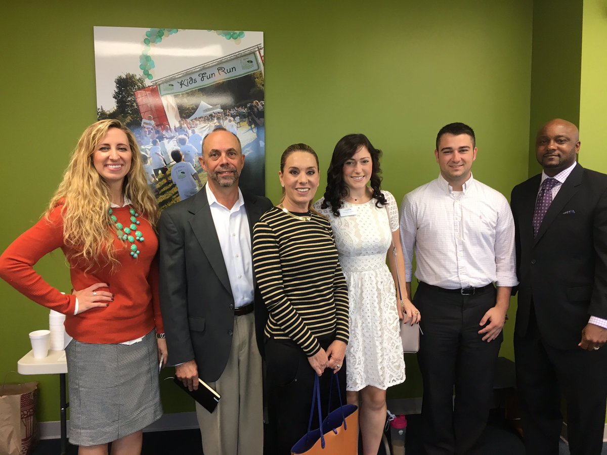 SamAtElevate's tweet photo. Had a great time at the Chelsea Drinkard MGM Event w/ @tomestabrook3 of @sym_designs_USA, Karen @VEIN911_, &amp; @Anddrikk of @IntegralLLC! https://t.co/RHPGpNVsoe