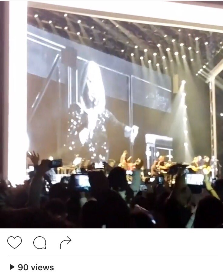 A1_Salgado's tweet photo. Want to enjoy a concert? With all these people making documentaries, you better get front row seats.

#SeaOfPhones
#LiveInTheMoment https://t.co/TrBFH9gLF1