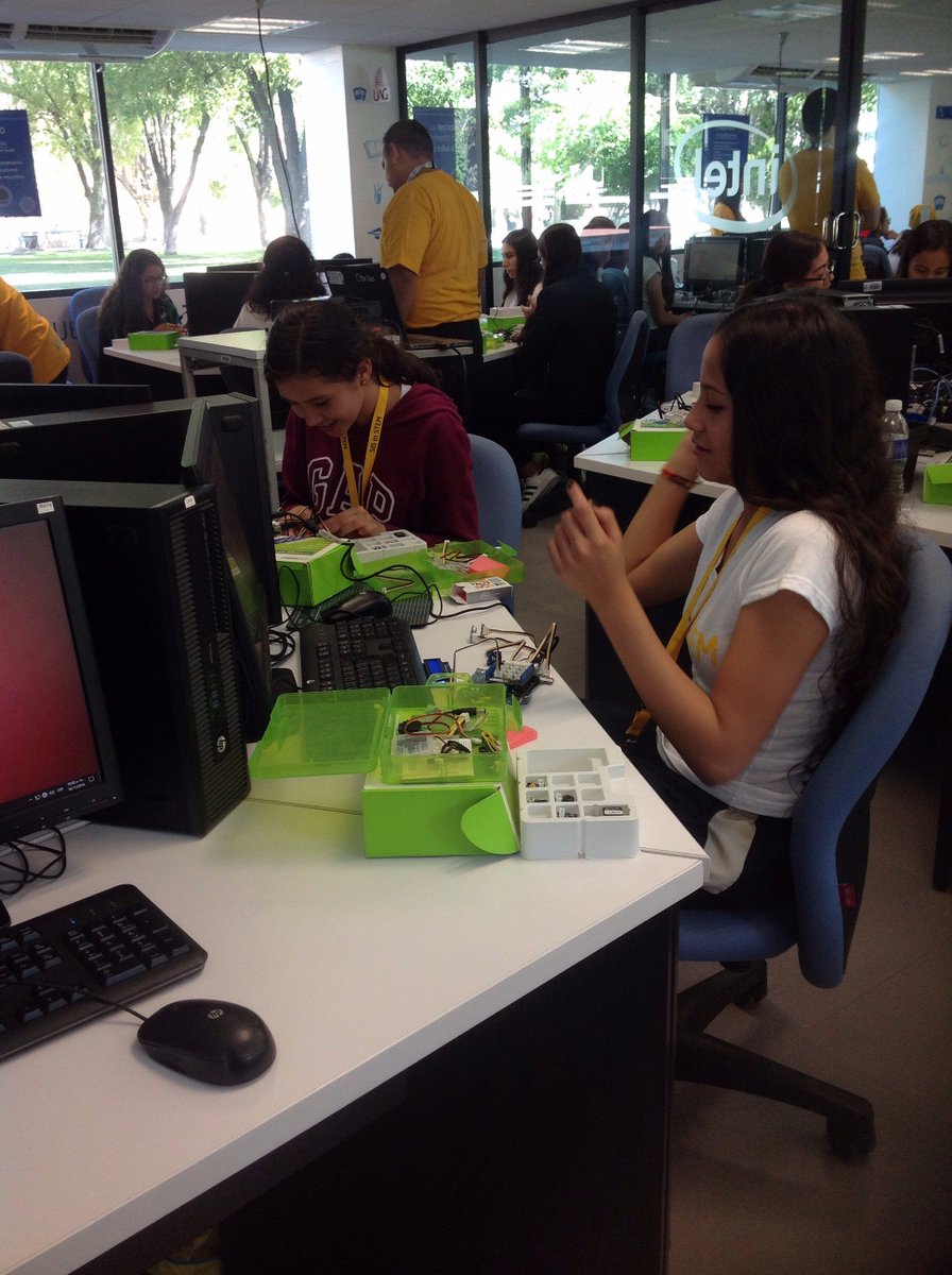 UAG_Oficial's tweet photo. En el programa @SistersMexico se realizaron varias actividades con el fin de motivarlas a estudiar alguna Ingeniería. #Intel #UAG https://t.co/MCEOXIoPk1