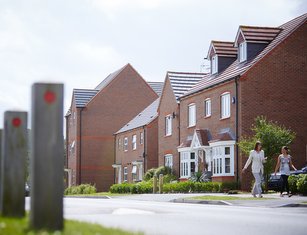 landandnewhomes's tweet image. Taylor Wimpey says UK housing market resilient despite Brexit uncertainties ow.ly/w6yB306ajby