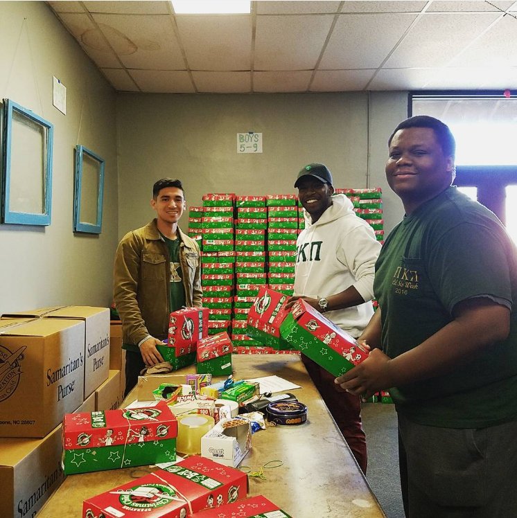Leonard_Center's tweet photo. Pi is sorting boxes for #OperationChristmasChild! Sign up to do the same in the @Leonard_Center. #luserves #pikappapi https://t.co/7MAWFvt73o