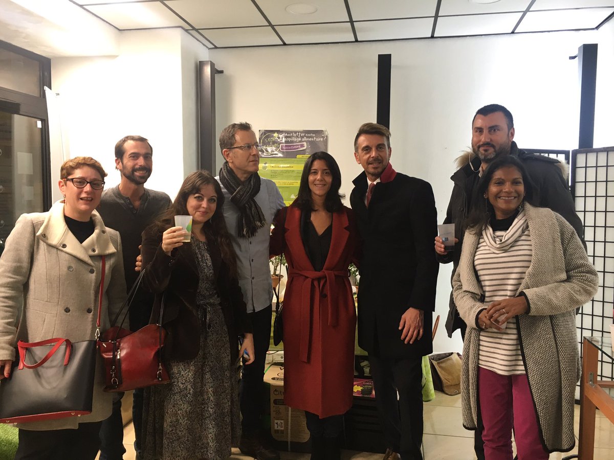 sayeghjosephine's tweet photo. @Alfortville_94 Le compost'à l'honneur avec #DMCOMPOST @damienhoubron, la vie commerciale dynamique est en action grâce à @luccarvounas https://t.co/2rC57HkU1u