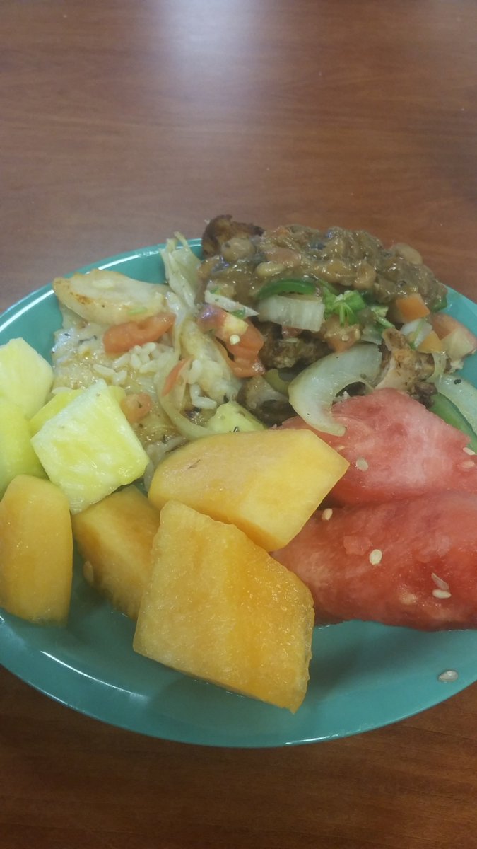 jay_maness100's tweet photo. What are all my entrepreneurs eating for lunch?@sarahmarie2876 @jc_limitless #entrepreneurslunch https://t.co/tyxDlGfwcI