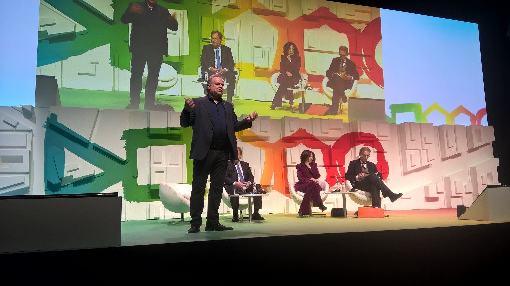 SaraPiacentini's tweet photo. The world is one and #connectivity is our only chance to survive @KilianK at @SmartCityExpo #SCEWC #YEL @YELtweets https://t.co/EJalBYLNN7