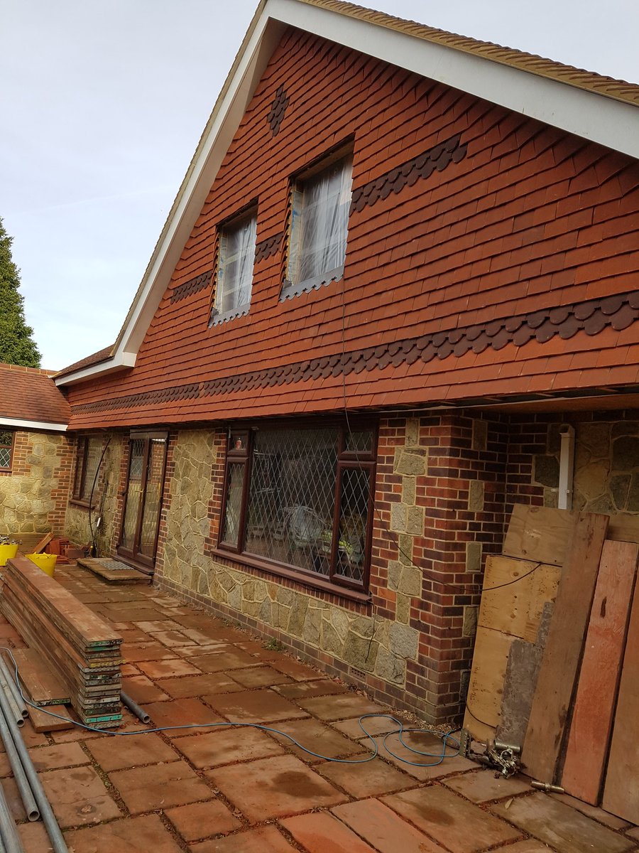 carltanbuilding's tweet photo. Tile hanging and #leadwork #sig #sussexblend #charthamred #signaturetiles https://t.co/5De83pnB0R