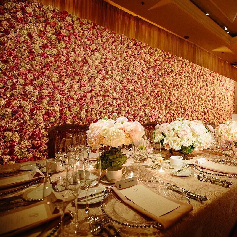 michellewalker's tweet image. Today's feed is entirely devoted to Saturday's wedding. Why yes... that IS a wall of roses… ift.tt/2ggIQi5