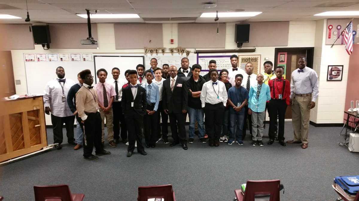 RV_Barbering's tweet photo. Smooth Movement visit Summit Middle mentoring group. Mr. Jones spoke life into these young men.@SMOOTHRVHS @DrFoxworth @mrsrichardsonrv https://t.co/4GPQpGECLF
