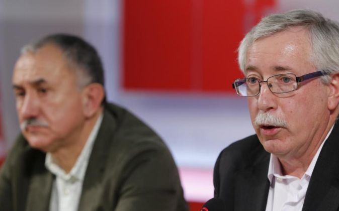 expansioncom's tweet photo. Los sindicatos presentan esta tarde a la patronal su propuesta salarial para 2017 https://t.co/gNcy6ZH7Xu https://t.co/r3GHXi172G