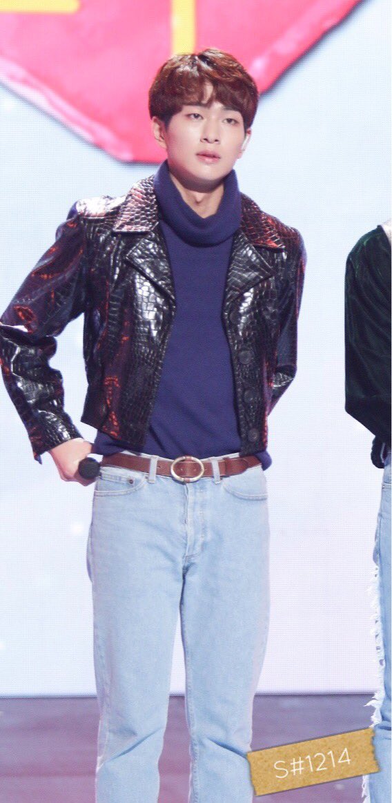 s_no1214's tweet photo. 161116 좋은친구들 - 오빠였다가 겸둥이였다가ㅠㅠㅠ 들었다놨다ㅠㅠㅠㅠ #온유 #진기 #ONEW https://t.co/yZ2S2geWMQ