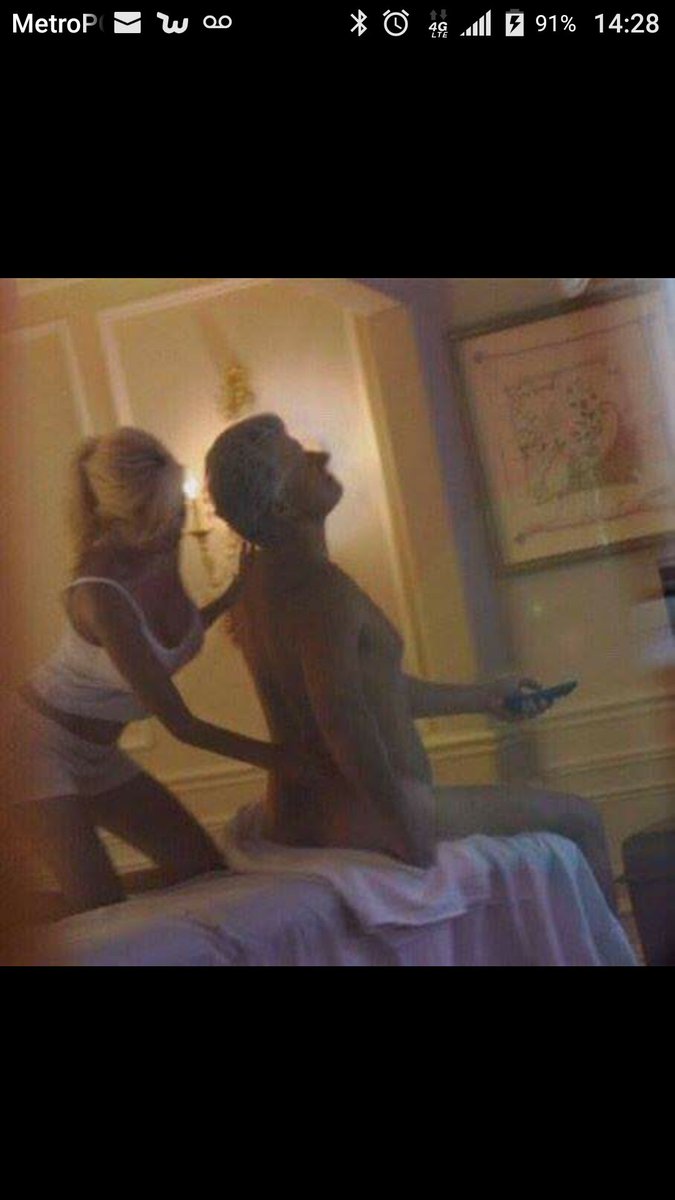 intelsource's tweet image. Who is this?? And how OLD is she?? #billclintonrapist #HillaryClinton #ThankYouObama #MannequinChallenge #CrookedHillary #DonaldTrump #DNC