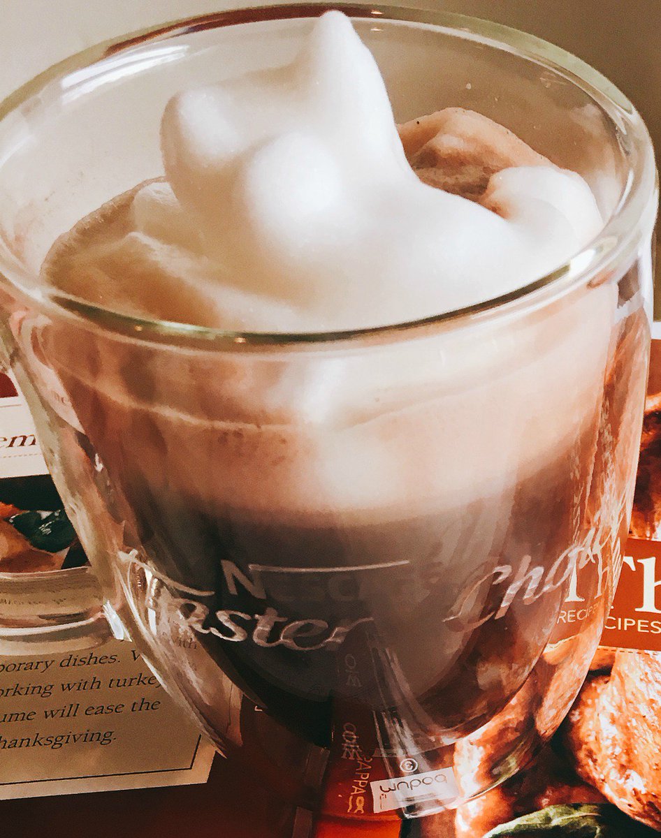 KitchnWhisperer's tweet photo. Who loves chocolate? Here's my instant warm up for these chilly days. https://t.co/H8w8CGqCgg #crafteachday #ad #inspiringkitchen https://t.co/GoxPlCwydc