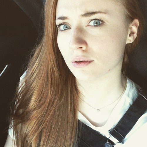 withpatterns's tweet image. sophie turner is art