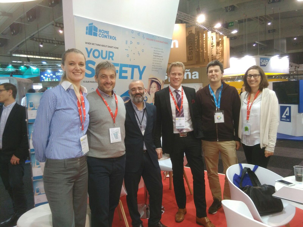 Acabamos de firmar nuestro primer acuerdo de colaboración en España!@grupo_simec <a href="/HomeControl_ESP/">Home Control Spain</a> #smarthome #SmartBuildings #SCEWC16 #IoT