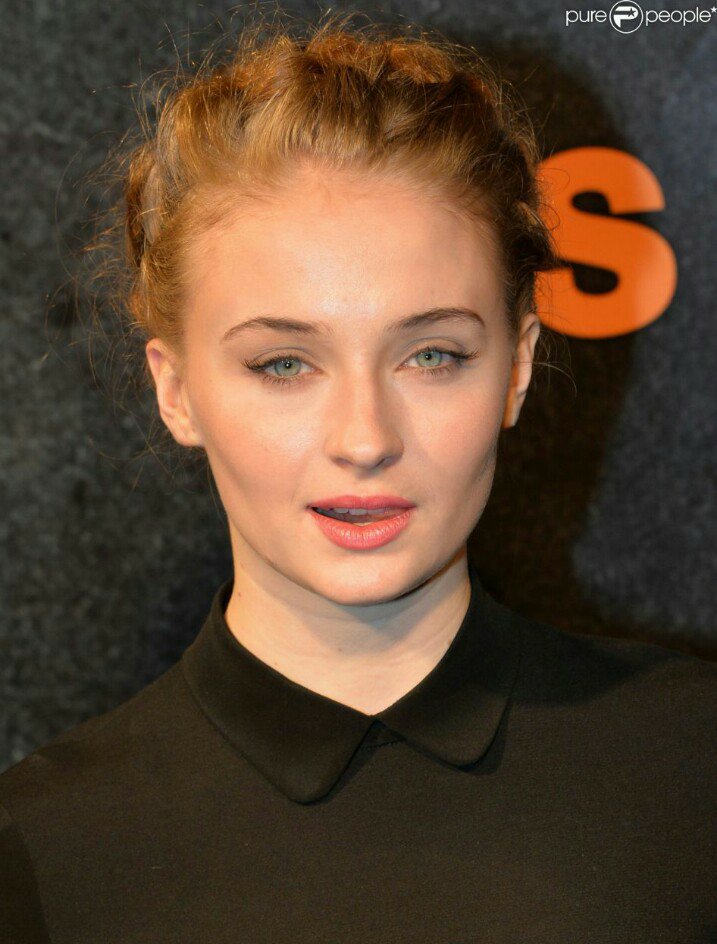 withpatterns's tweet image. sophie turner is art