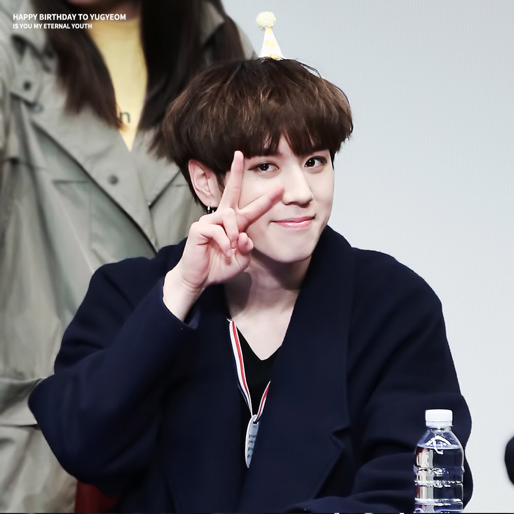 GOT7Base's tweet photo. Happy Birthday to our giant and lovely maknae! Never lose your energy and passion in Dance, our Hit the stage King!! 쬬쬬쬬 #HitTheGyeomsDay https://t.co/og34dRmA43