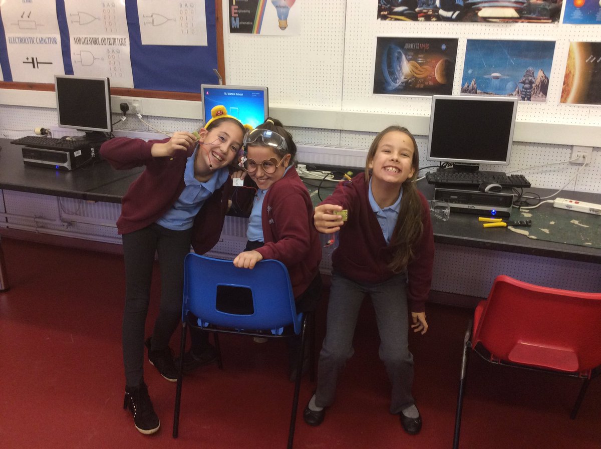 Plasyfelin's tweet photo. We've created our circuits and they work! @StMartinsInfo #plapc11 #plapc12 #plapscience https://t.co/StVSHU7wOw