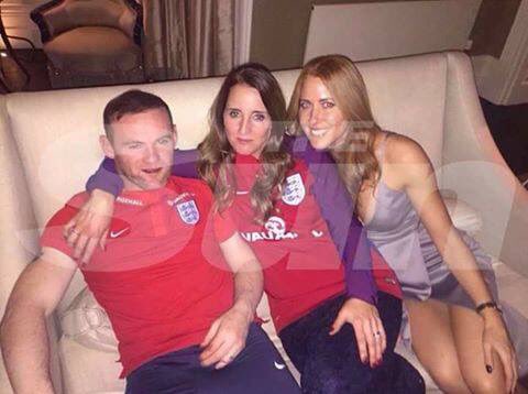 Fifa_Gamer17's tweet photo. Filtran fotos de Rooney en una concentracion con Inglaterra se dice que se colo a una boda y fue captado en mal estado @SancadillaNorte https://t.co/HKigCuCoMQ
